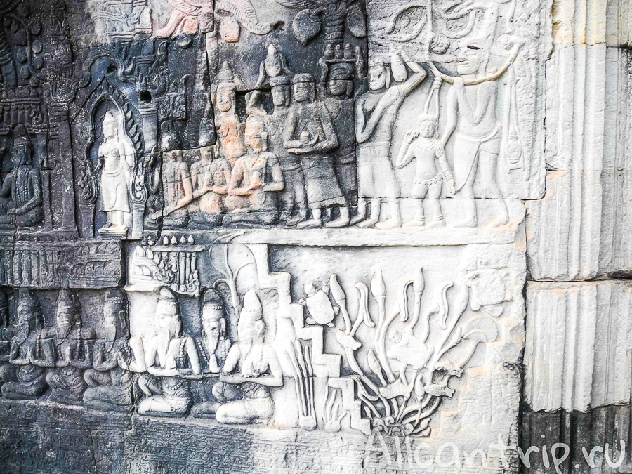 В храме Bayon 