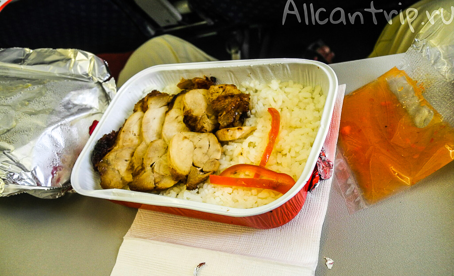 Платная еда в самолете AirAsia