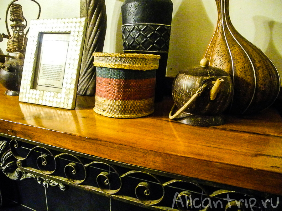 Туалет на заправке в окрестностях Тагбиларана, о.Бохол