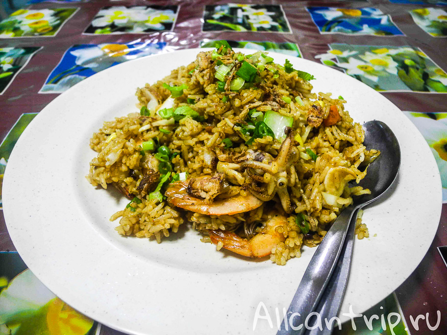 Nasi goreng жареный рис в Пенанге