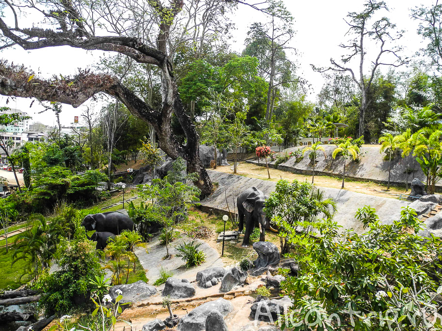 Храм Wat Kaew Korawaram в Краби