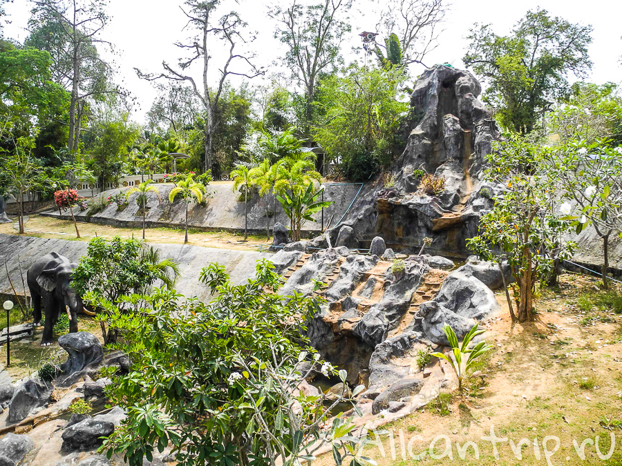 Храм Wat Kaew Korawaram в Краби