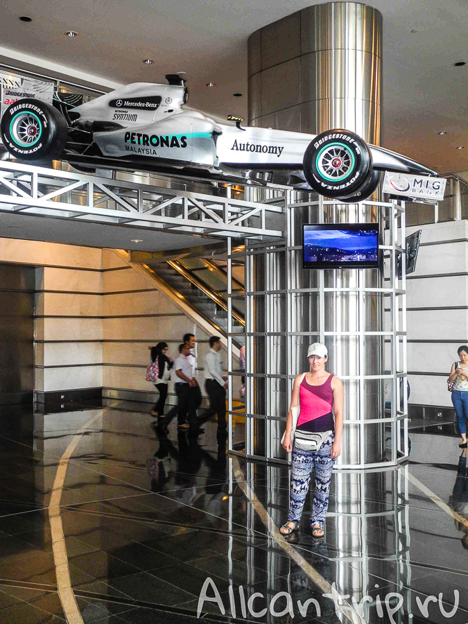 Petronas гоночный автомобиль