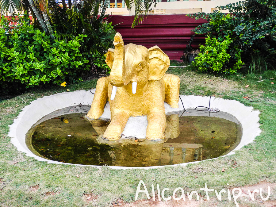 Wat Plai Laem на Самуи