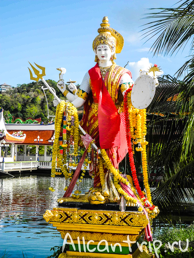 Wat Plai Laem на Самуи