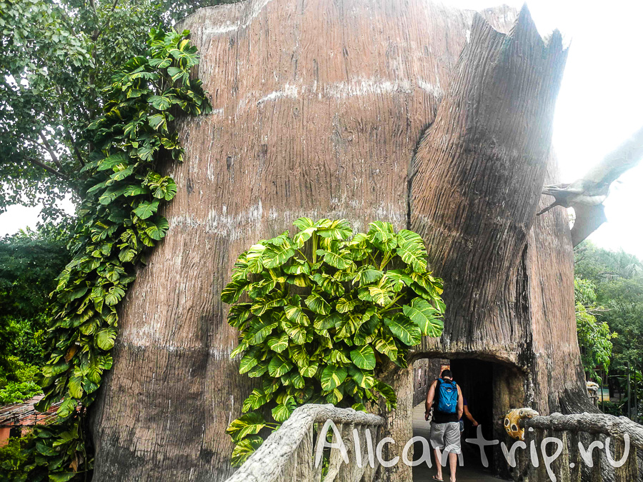 В зоопарке Бангкока Dusit Zoo