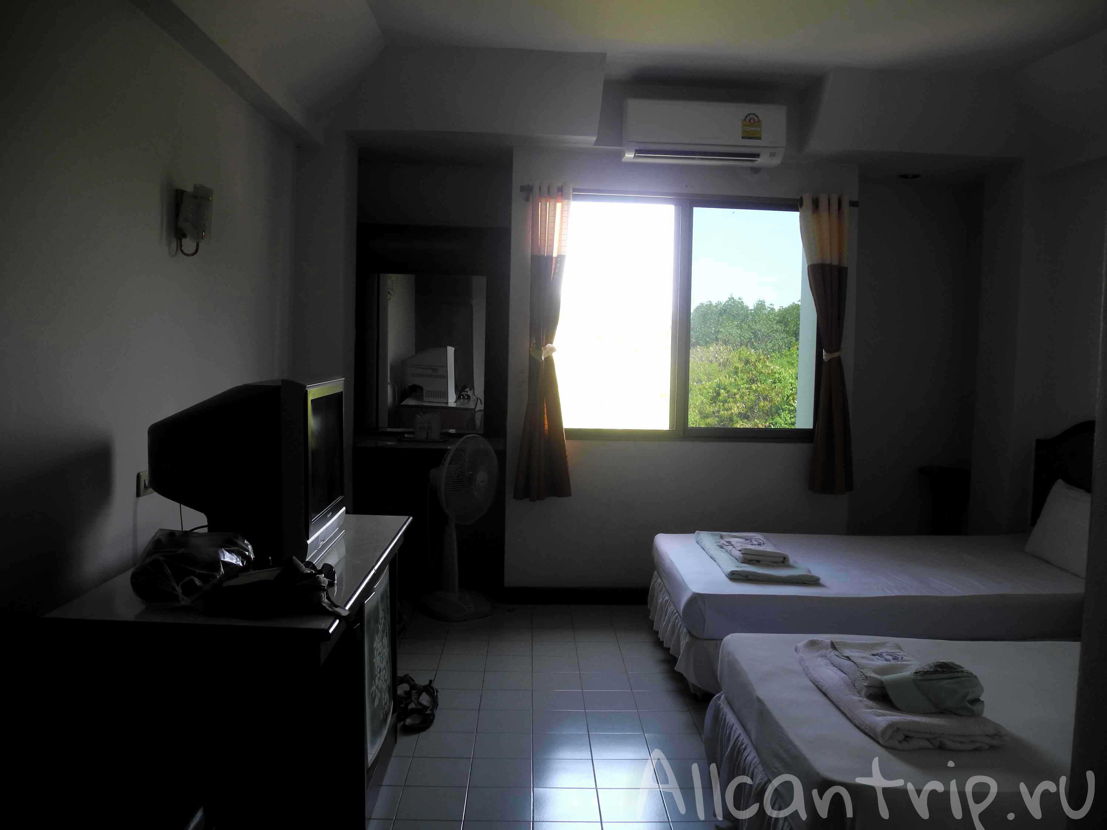 В Краби. Убираем ненужный нам телевизор, и рабочее место готово!