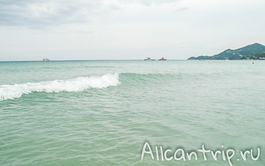 Волны на пляже Чавенг Самуи