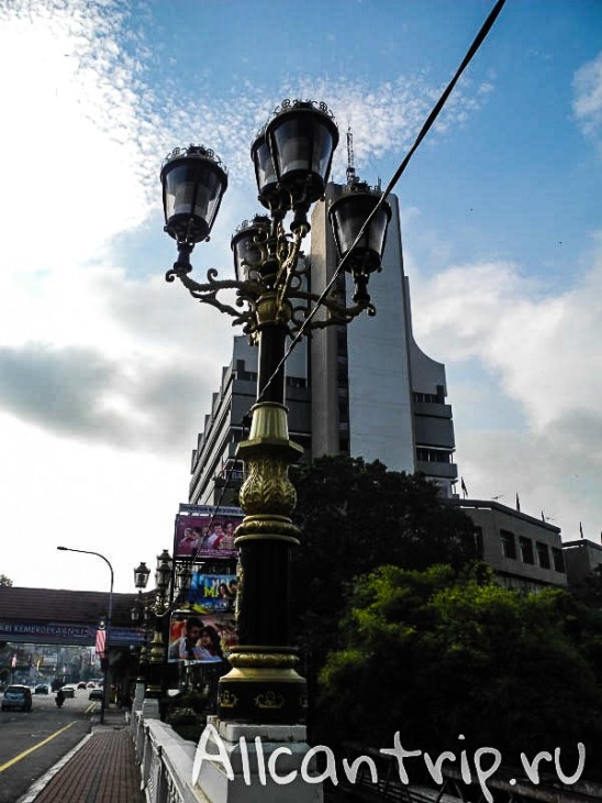 фонарь на улице малайского города Ипох