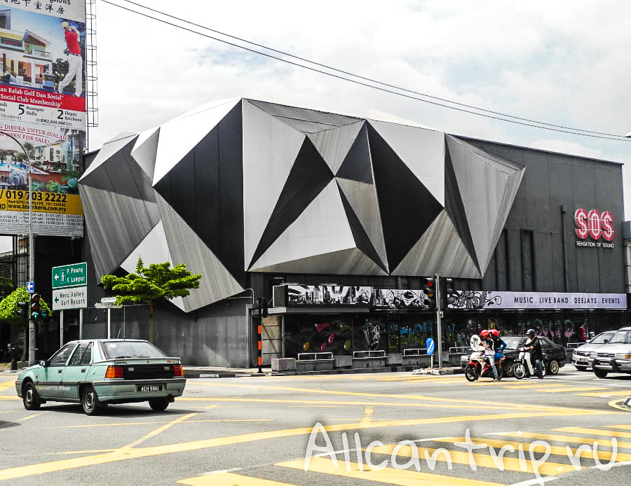 необычные здания голубая мечеть в городе Ипох Малайзия