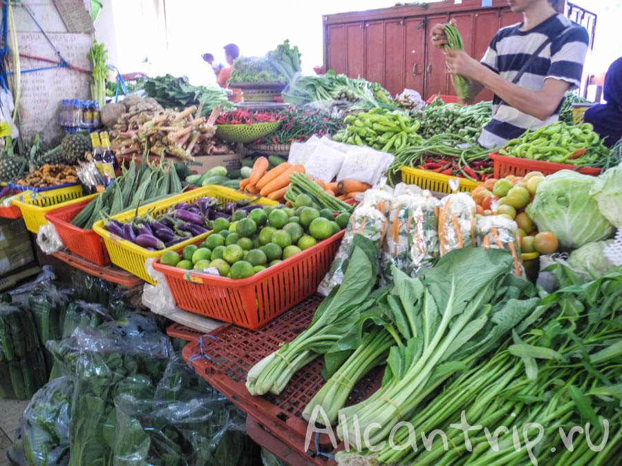 Овощи на местном рынке Кота Бару