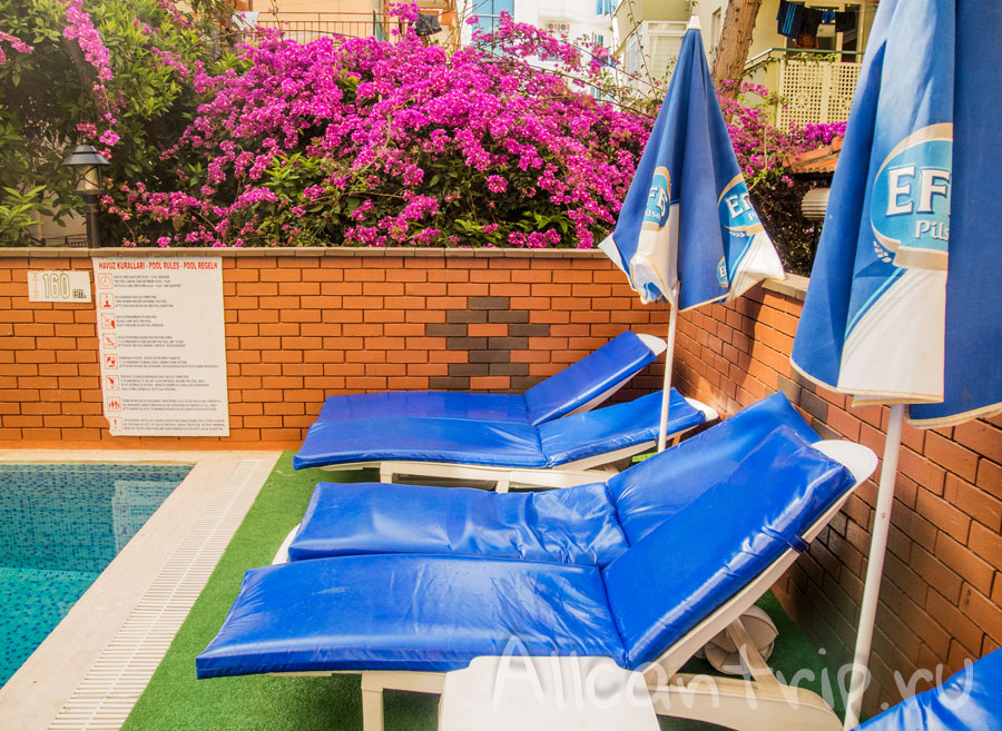 Бассейн в отеле Ozcan Hotel
