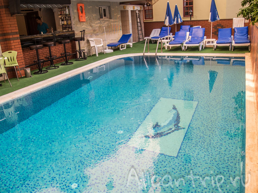 Бассейн в отеле Ozcan Hotel