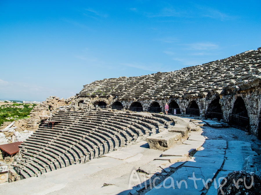 развалины античного театра в Сиде