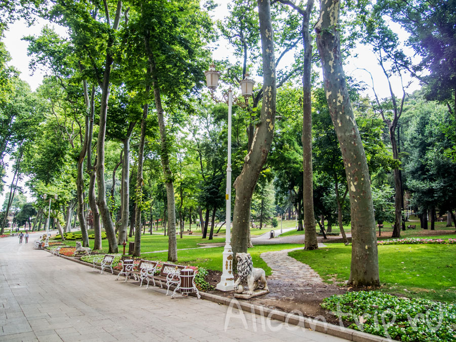 в парке Гюльхане