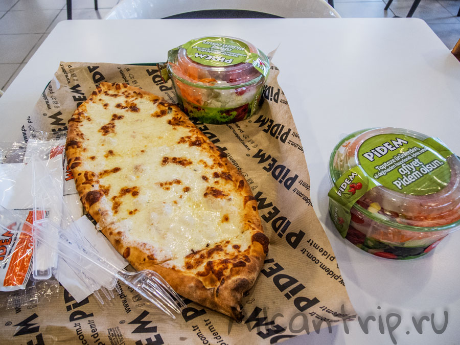 на фудкорте в ТЦ джевахир