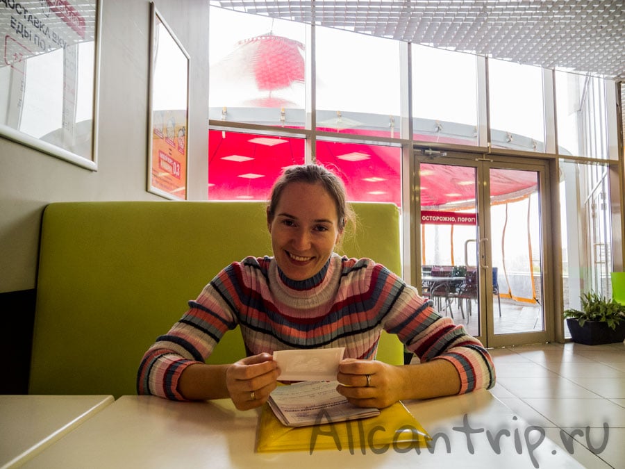 После УЗИ: счастливая рассматриваю первое "фото" нашего малыша!