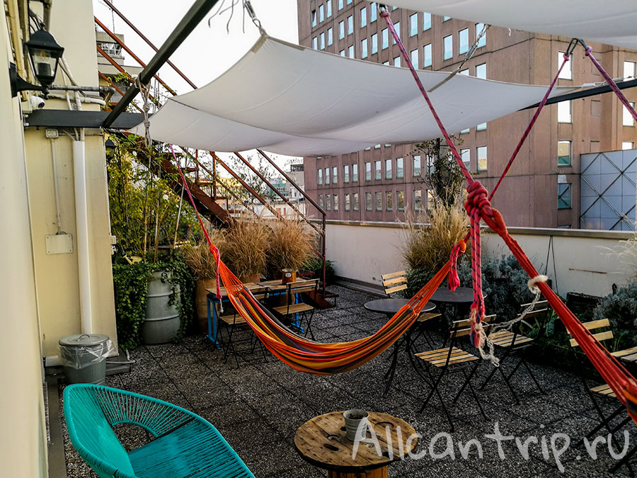 можно ли жить в хостеле