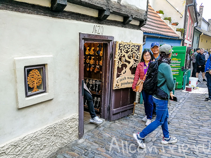 злата улочка в праге фото