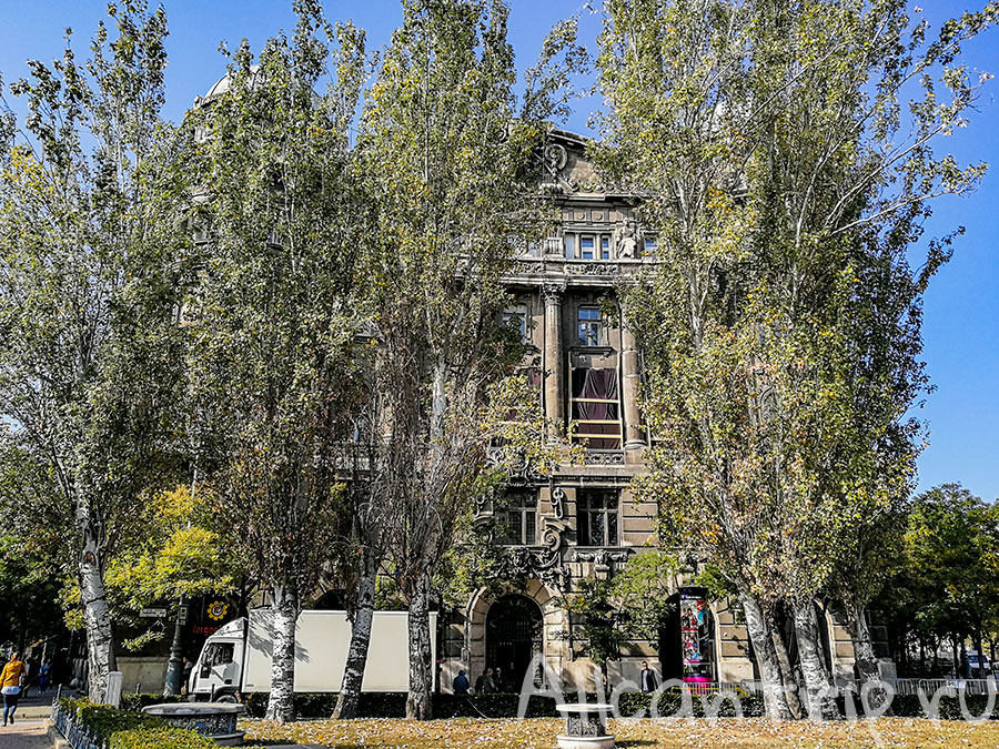 Площадь Свободы в Будапеште: самый необычный фонтан города